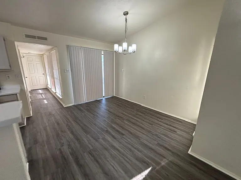 2517 Limestone Dr — Photo 4