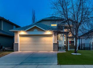 1936 S Thornbird Rd SE, Airdrie, AB T4A 2E5