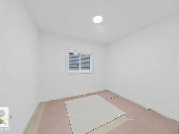 5th image of 93rd St #9910