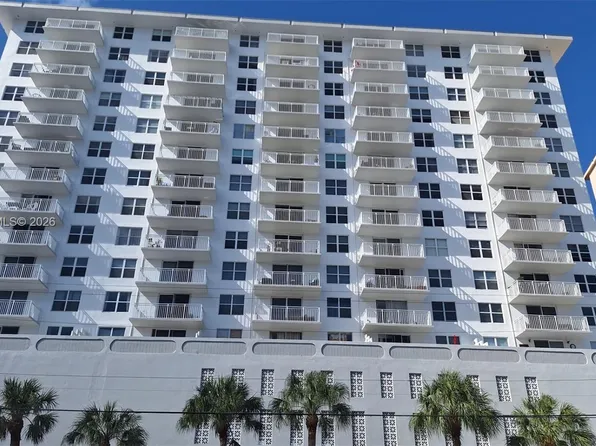 427 Golden Isles Dr APT 5H, Hallandale, FL 33009