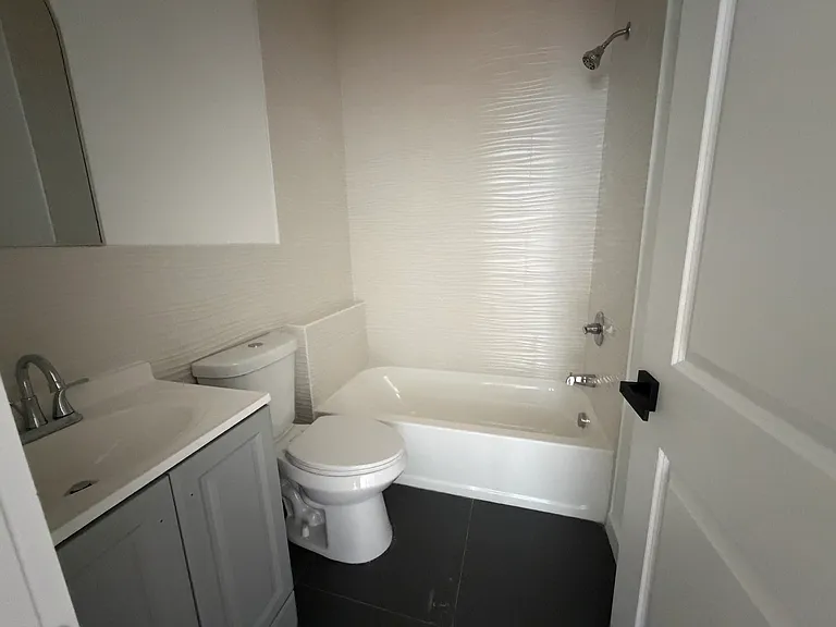 183 Woodside Ave #3F — Photo 4