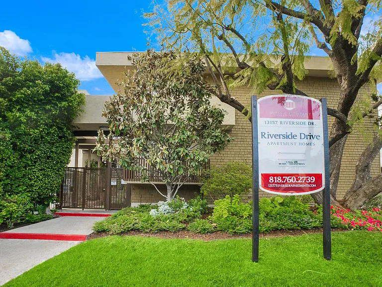 13157 Riverside Dr — Photo 29