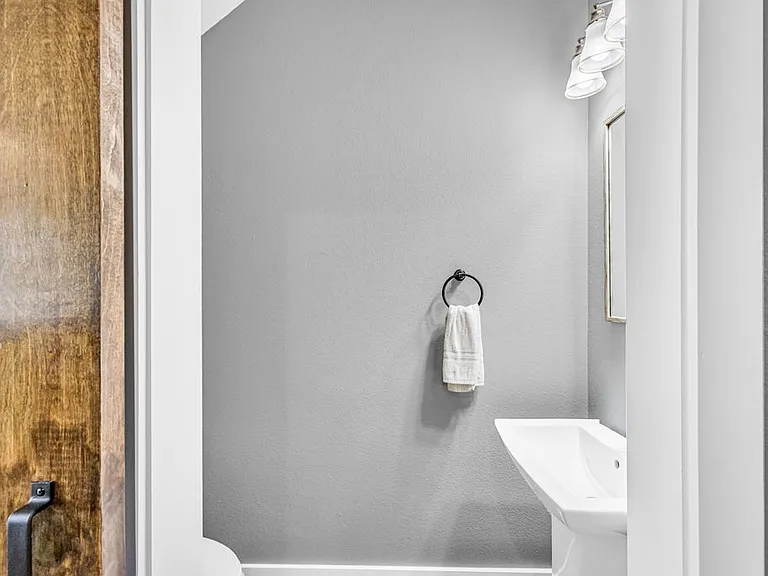 112 E Orchard Loop — Photo 25
