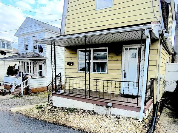 15 Farrell Ln, Wilkes Barre, PA 18705