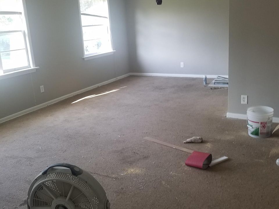 Entryway/Living room