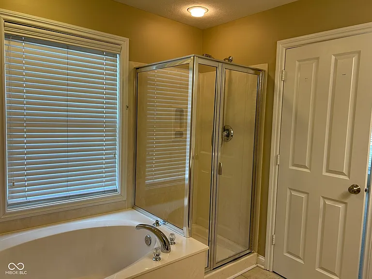 8645 Meridian Square Dr — Photo 29