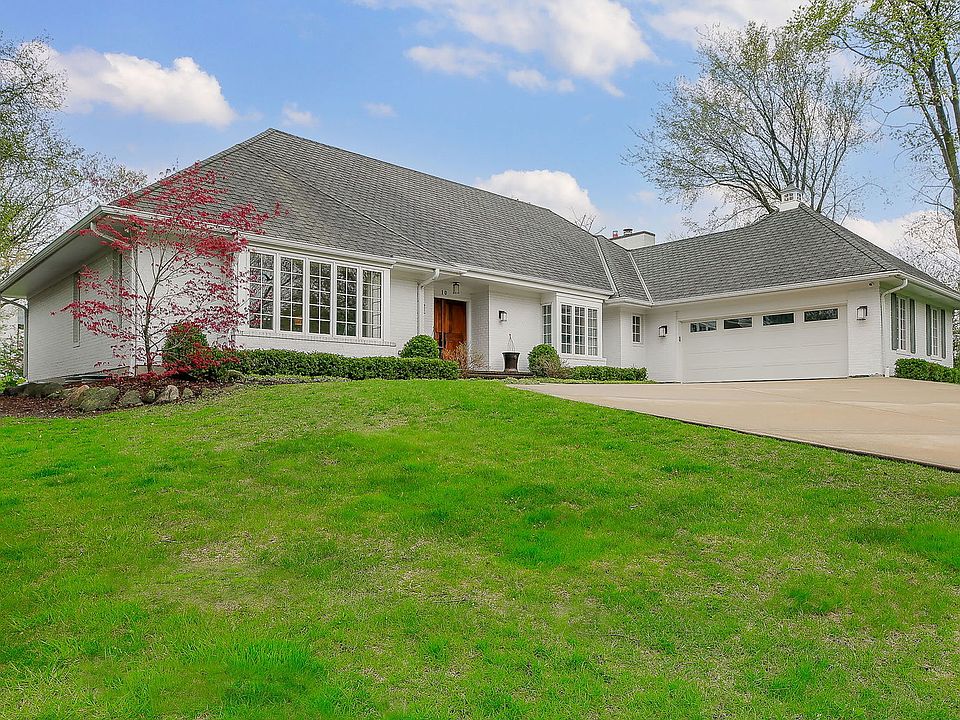 2nd image of 10 Woodgate Dr