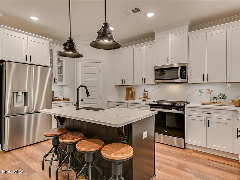2049 Warbler Dr — Photo 17