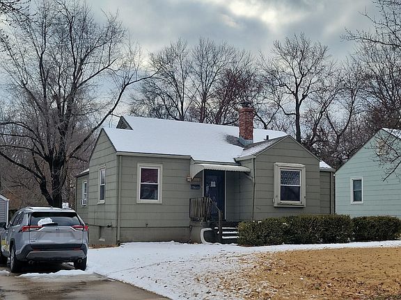 3rd image of 605 W 86th Ter