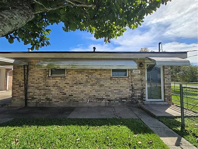 2 bed, 1.0 bath, 900 sqft, $1,450 — Photo 1