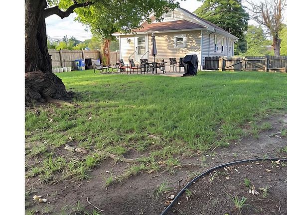 4th image of 14 E Pierson Ave
