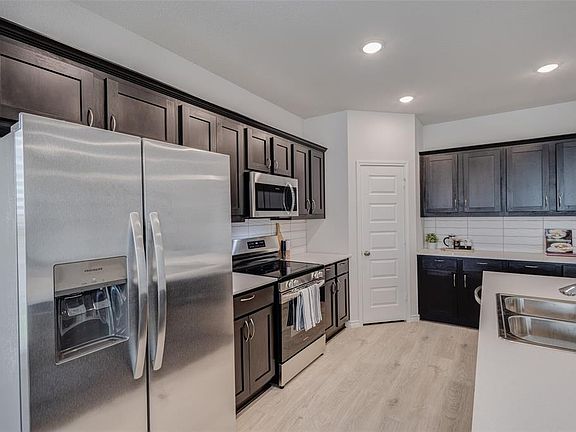 5th image of 404 Wrangler Ln