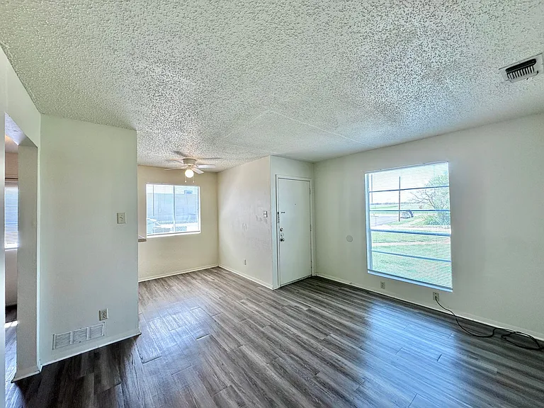 2101 Robert E Lee Dr — Photo 19