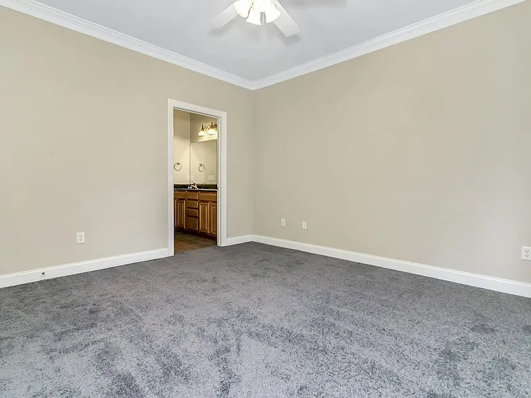 857 W Pointe Dr — Photo 16