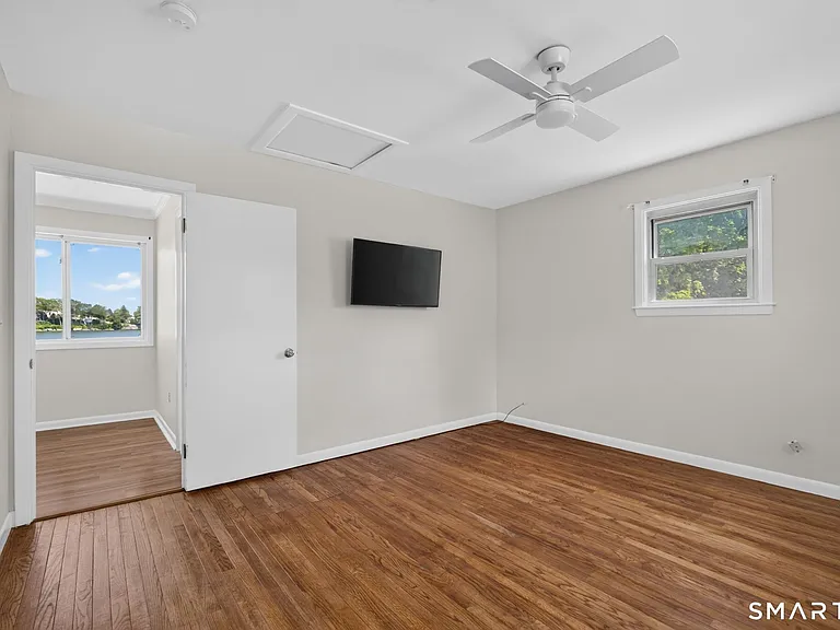 272 Elm St #UPSTAIRS — Photo 28