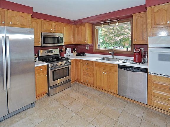 3rd image of 3362 Evergreen Dr