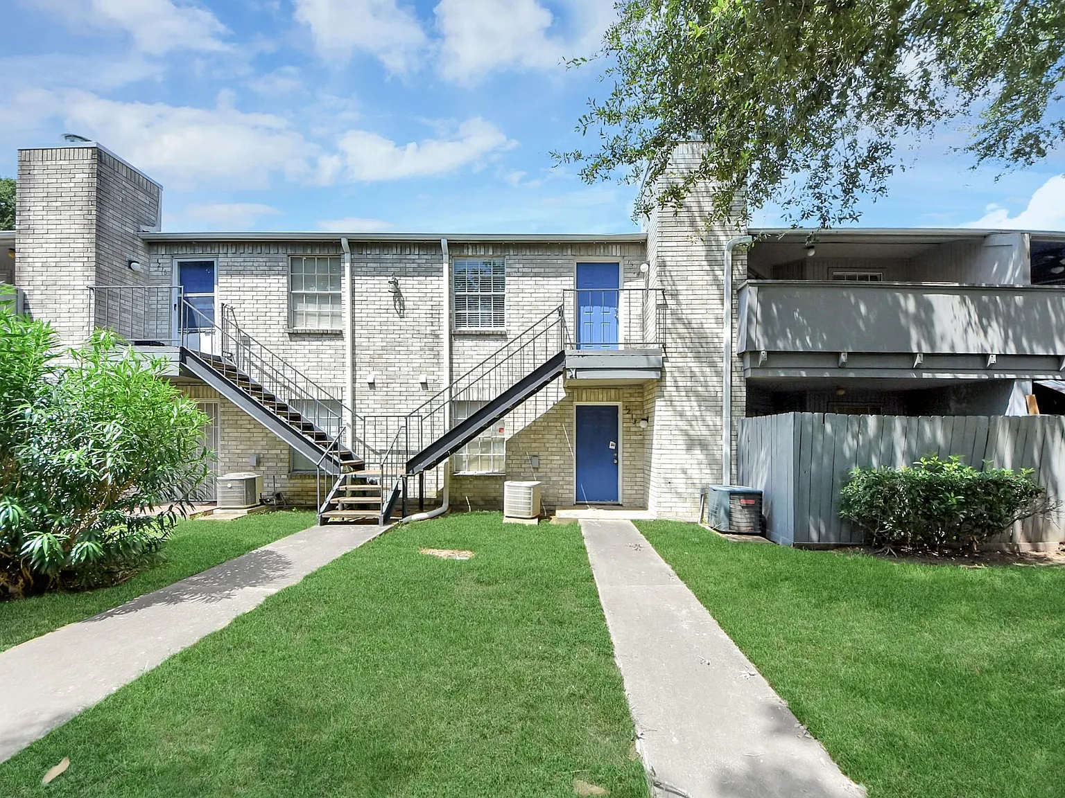 2 bed, 2.0 bath, 1068 sqft, $1,300 — Photo 3