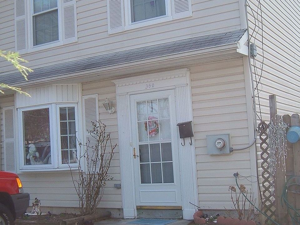 Front View of Lemonte Street