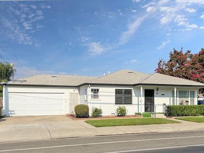921 S Hutchins St, Lodi, CA, 95240