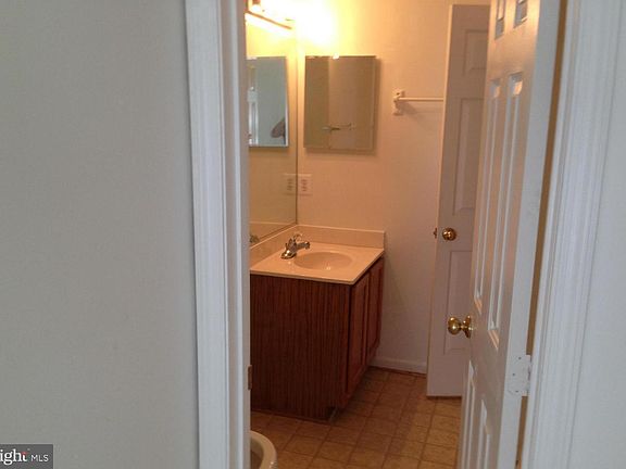 5th image of 305 Independence Dr