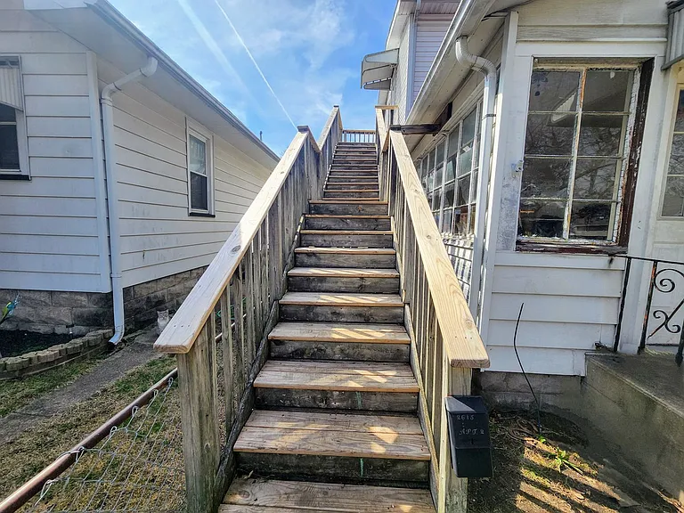2615 S Center St — Photo 10