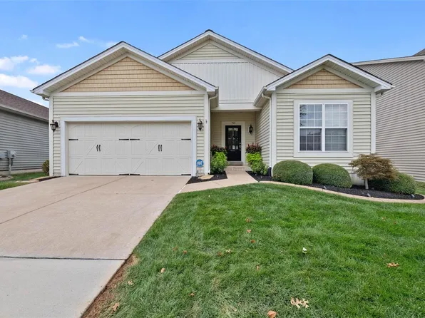 715 Country Field Dr, Lake Saint Louis, MO 63367