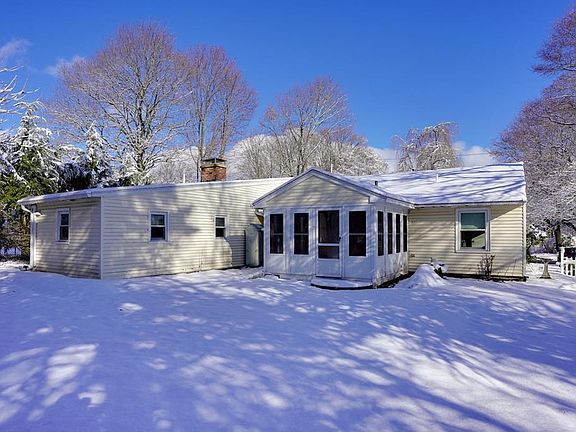 3rd image of 8 Vista Dr
