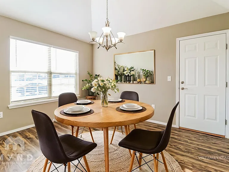 2112 Cedar Cir — Photo 3