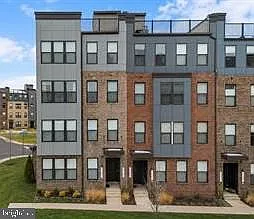 3 bed, 2.5 bath, 1672 sqft, $3,200 — Photo 1