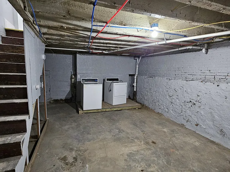 607 W 7th St #1 — Photo 5