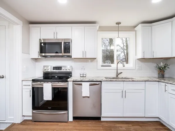 152 Shady Brook Ln, Springfield, MA 01118