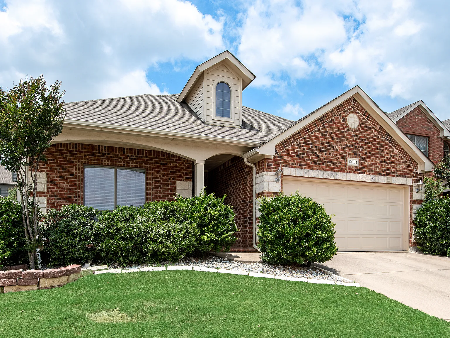 3 bed, 2.5 bath, 2441 sqft, $2,699 — Photo 1
