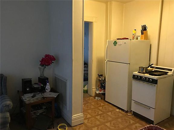 3rd image of 910-12 W 21st St