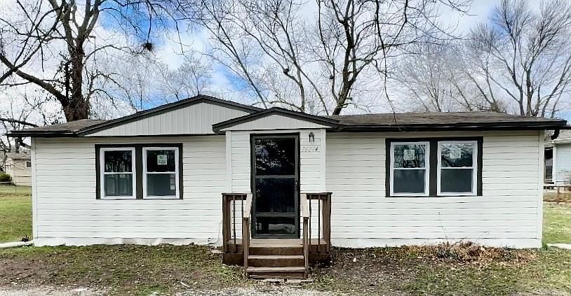 1st image of 16014 Valentine Ave