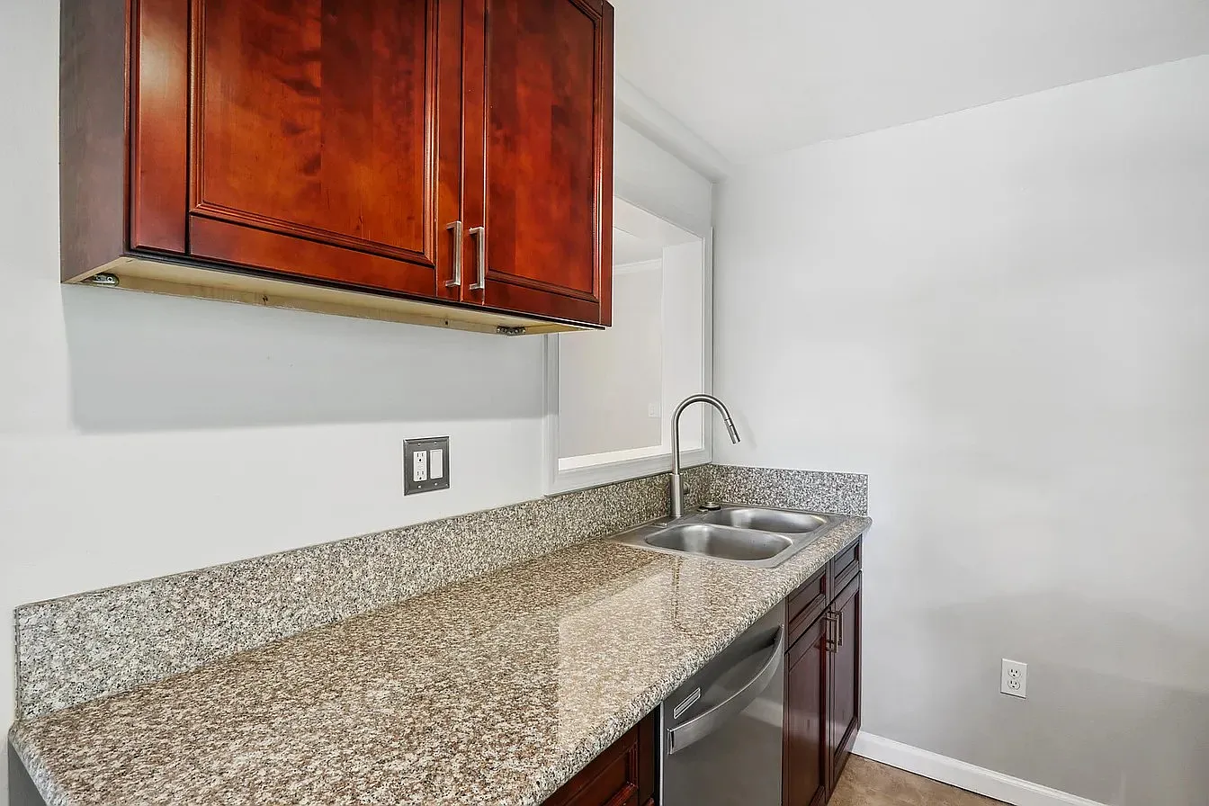 3 bed, 1993 sqft, $1,595 — Photo 4