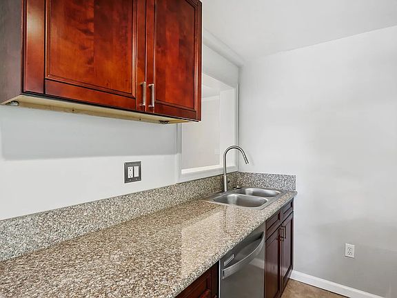 4th image of 1268 Eastland Rd SE Unit A