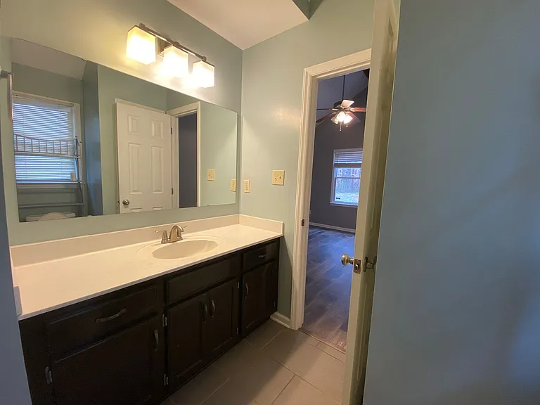 1350 Hathshire Dr — Photo 25