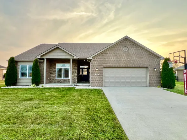 1970 Sophia Ln, Seymour, IN 47274