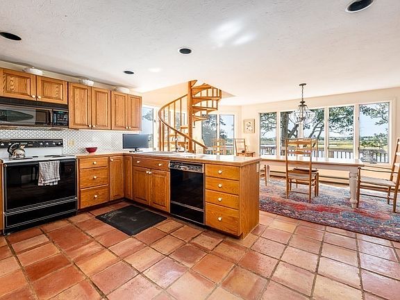 5th image of 498 Elliott Rd