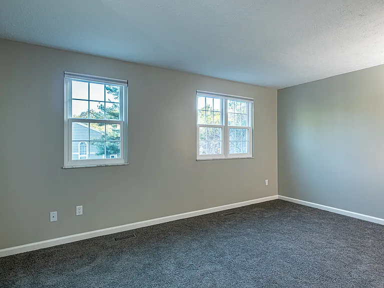 111 Commons Dr — Photo 23