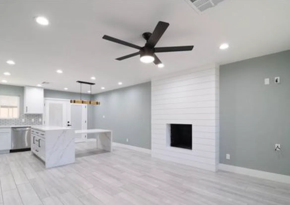 3 bed, 999 sqft, $1,995 — Photo 2