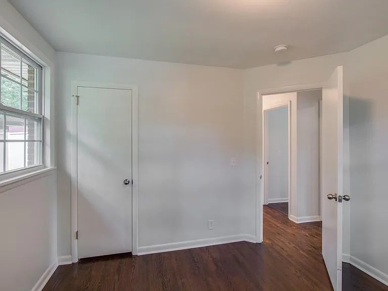 558 Roosevelt Ave — Photo 19