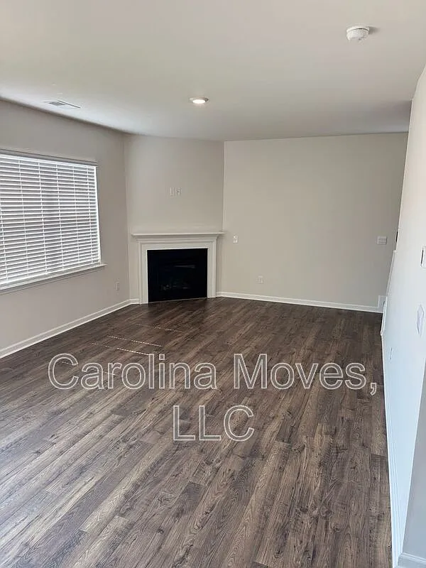 3 bed, 2.5 bath, 2175 sqft, $1,999 — Photo 3