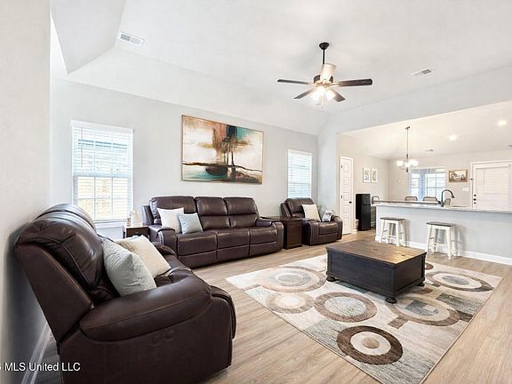 2nd image of 8642 Lois Ln