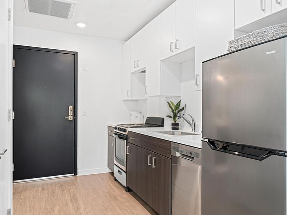 2nd image of 2030 10th St #203