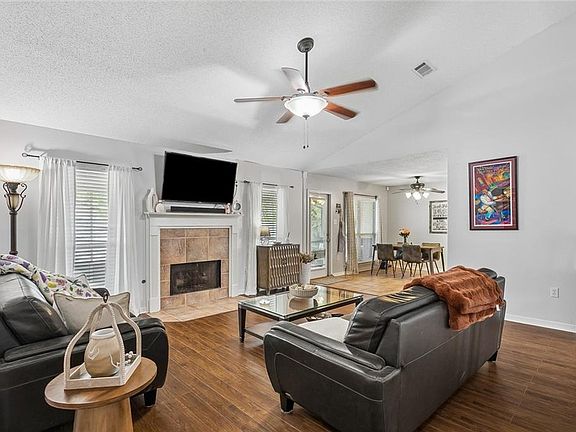 4th image of 1104 Charlie Dr