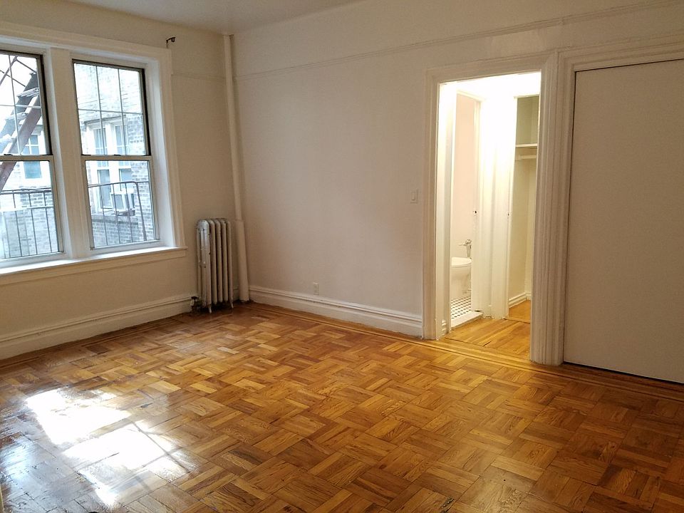2nd image of 4455 Broadway APT 3A