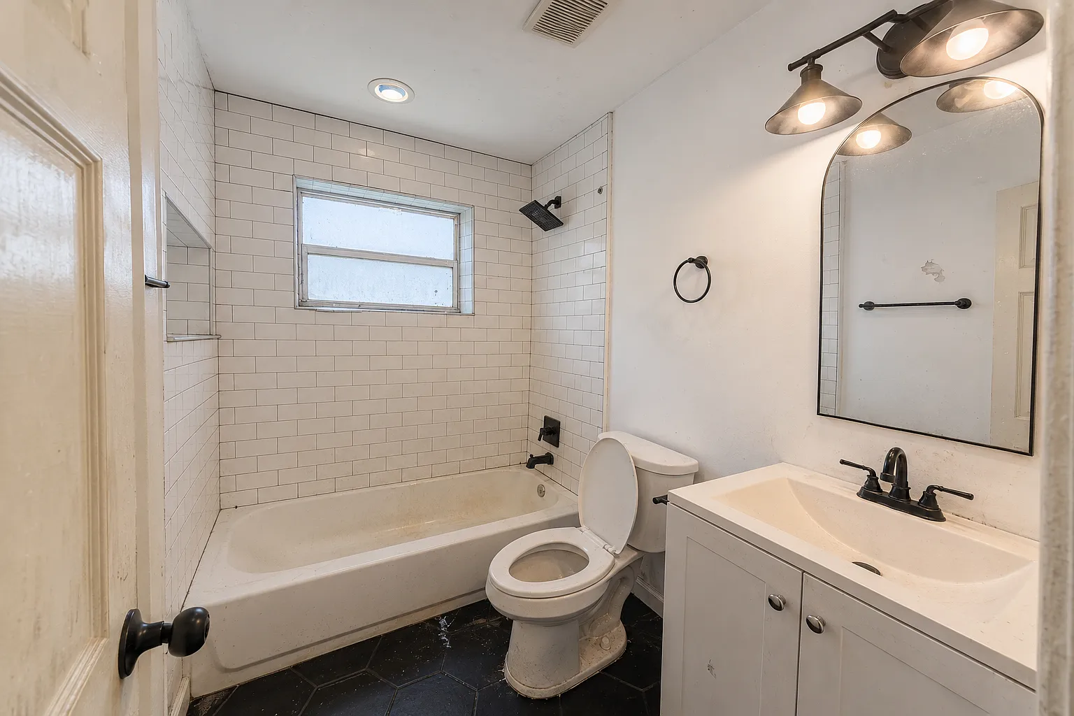 2 bed, 800 sqft, $1,810 — Photo 1