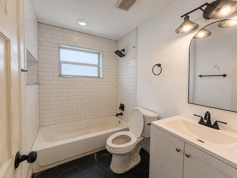1600 Center St #A12 — Photo 1