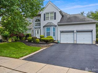 38 Larkspur Dr, Dayton, NJ 08810